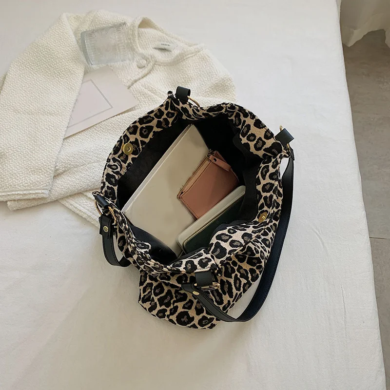 New Fashion Tote Bags Shopping and Travel Canvas Bags New Women Popular Handbags Large Capacity Leopard Shoulder Bags