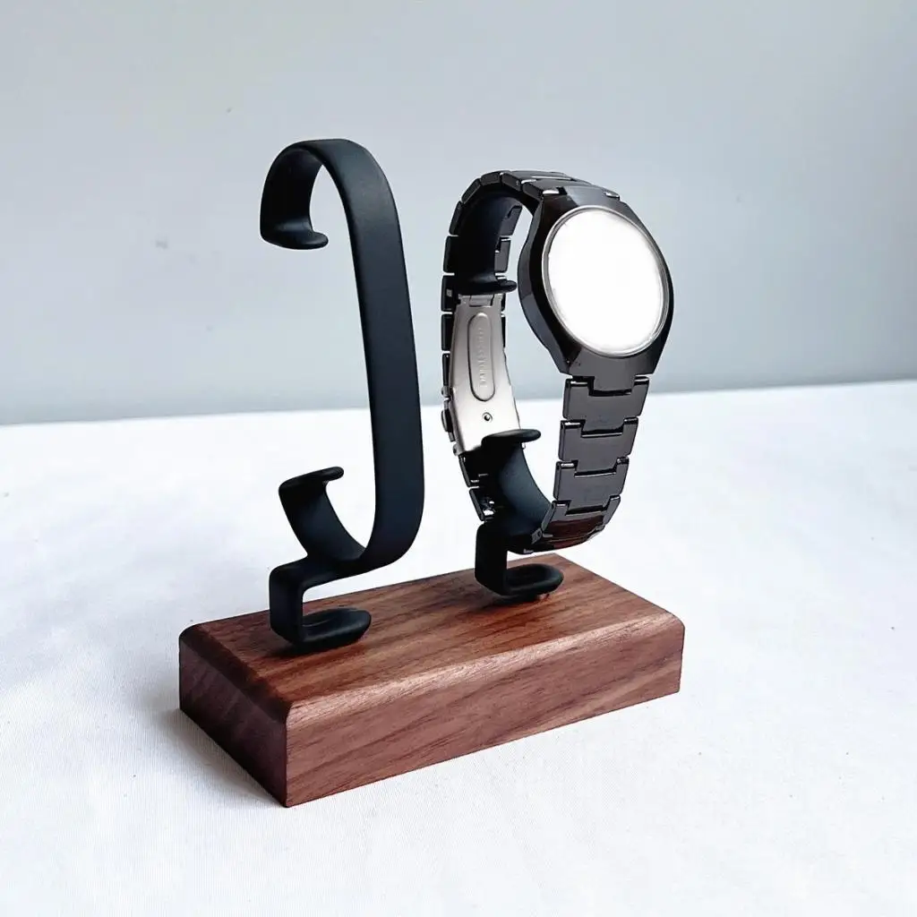 Wooden Watch Holder C Shaped Watch Display Stand For Wrist Watches and Bracelets Retail Use
