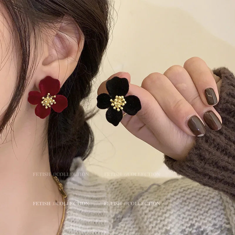 

Autumn and Winter Velvet Flower Earrings for Women Korean Sweet Silver Needles Ear Studs New Fashion Romantic Gift Jewelry