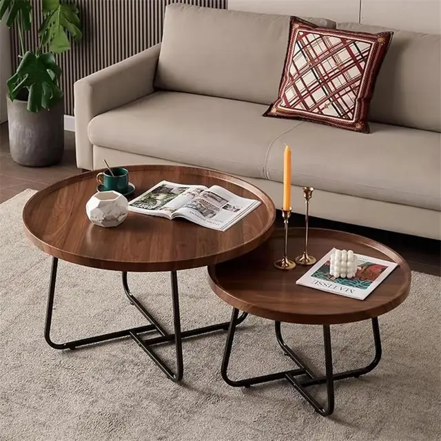 Ensemble de 2 tables basses rondes emboîtables de style moderne du milieu du siècle, avec plateau en grain de noyer cannelé, tables d'appoint circulaires pour salon, chambre et bureau 1
