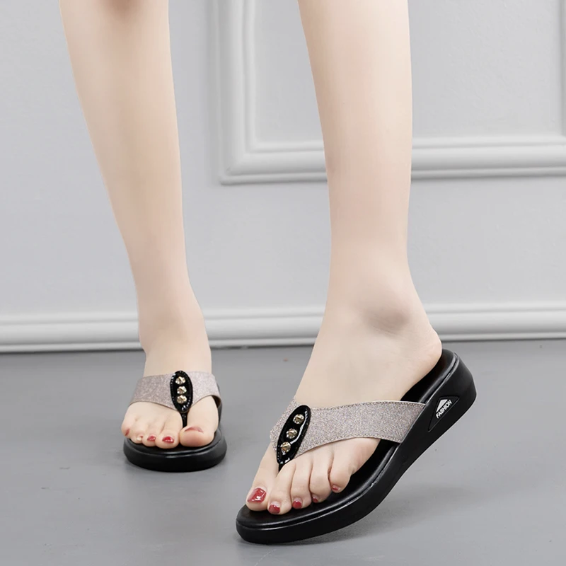 

Fashion Ladies Soft Bottom Flip-Flops Female Summer Outdoor Sandals Beach Sandals Thick Bottom Seaside Casual Flat Slippers