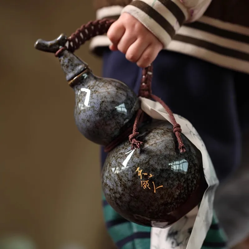 Chinese Style Gourd Wine Bottle, Ceramic Liquor Flask with Net Bag, Ancient Vintage Wine Pot for Men Outdoor Travel, Sake Gift