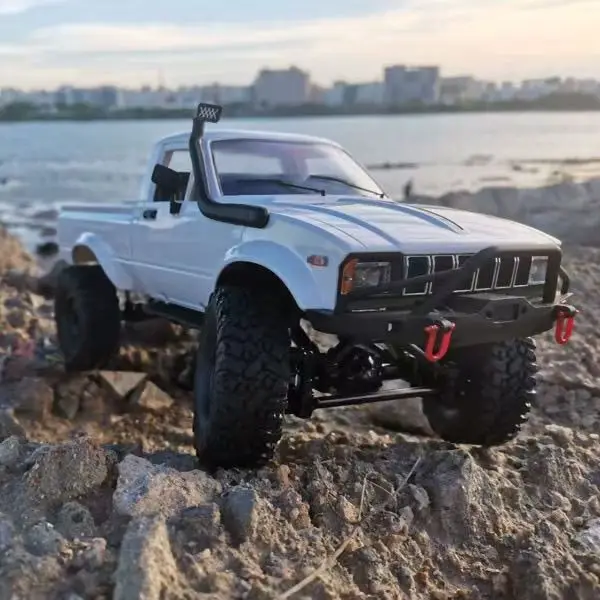 Détail du châssis et des suspensions de la Voiture RC Crawler 1/24 C24-1 en version KIT