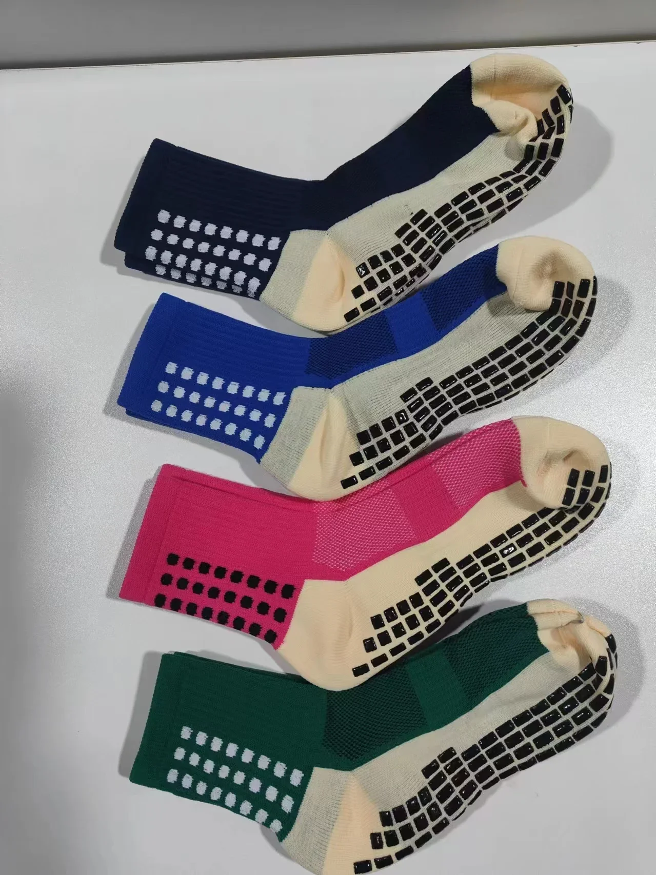 Рисунок 6 - 3 пары классических футбольных