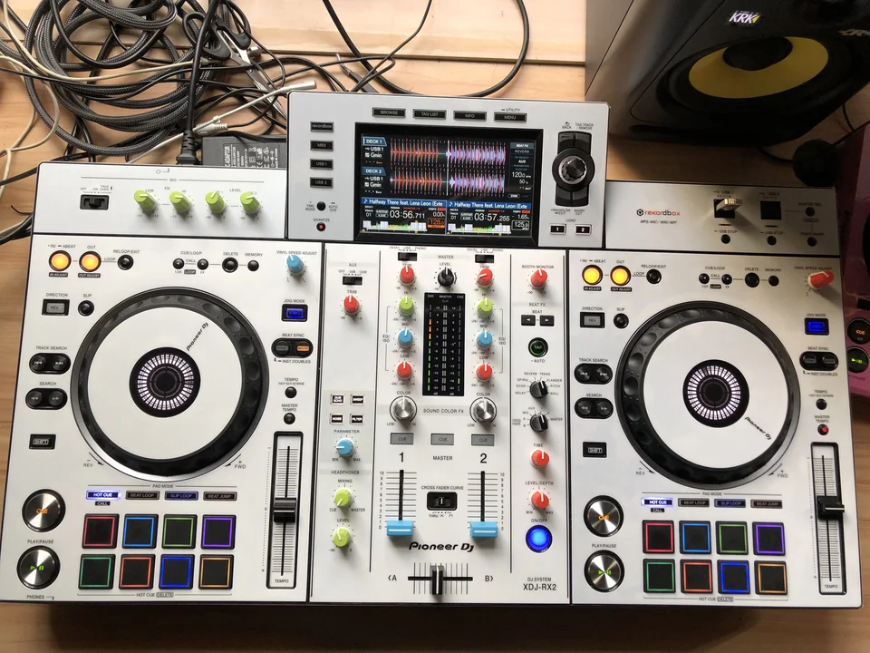 XDJ-RX2 (ステッカーは綺麗にはがして配送します) XDJ-RX2 (ステッカーは綺麗にはがして配送します) XDJ-RX2