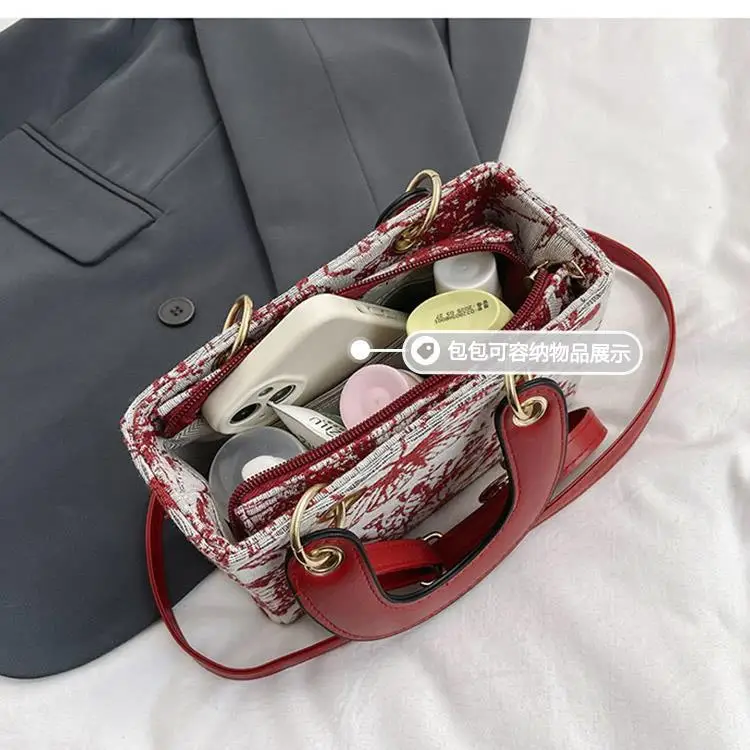 Niche Design Handheld Concubine Bag Trendy High Beauty Women's Bag 2024 New Fashion Versatile One Shoulder Crossbody Bag