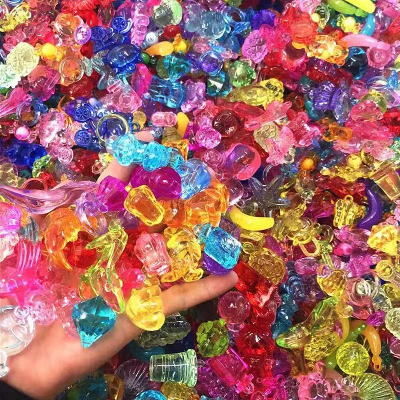 131 Pezzi Gioiello Tesoro di Pirata Acrilico Gemma di Diamante Bling Multicolore Gioielli in Plastica Perle Finte Borsa con Coulisse di Tela per Adolescenti Decorazioni Natale Nozze