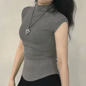 T-shirt versatile con gilet elastico a forma di arco per le donne T-shirt da ragazza calda con maniche ultra corte a maniche corte e collo semi-alto