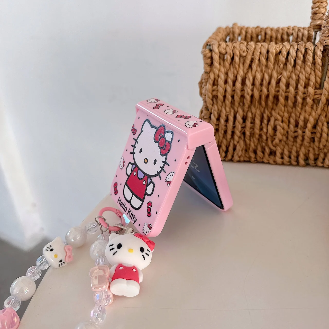 Custodia Protettiva Rosa con Cerniera a Tema Hello Kitty per Samsung Z Flip 7/6/5/4/3, Cover per Telefono a Cartone Animato con Ciondolo Hello Kitty con Perline - Image 4