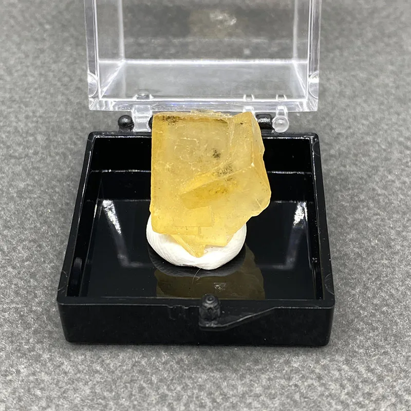 100%  Natural yellow fluorite Mineral Specimens Stones and Crystals Healing Crystal from Spain  +Box size:35*35*35 mm