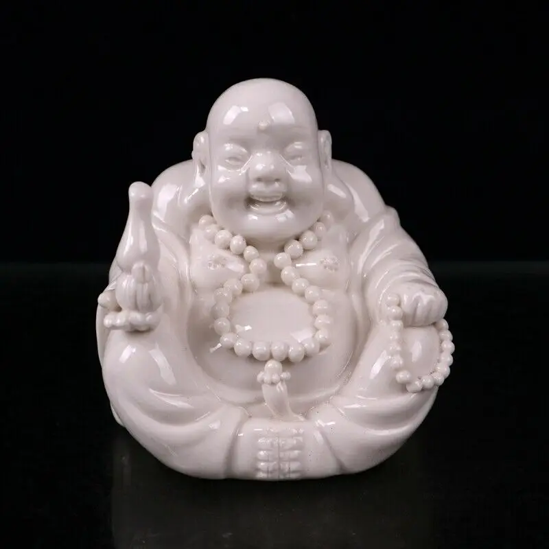 

Статуя Будды Maitreya из старого китайского фарфора с белой глазурью