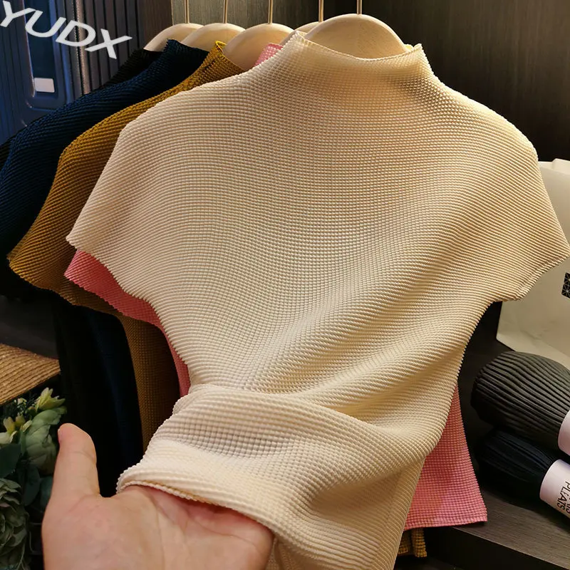 

Miyake Classic Model Pleated Fabric Comfortable Half High Neck Corn Grain T-shirt Solid Color Pullover Short-sleeved Women's Top