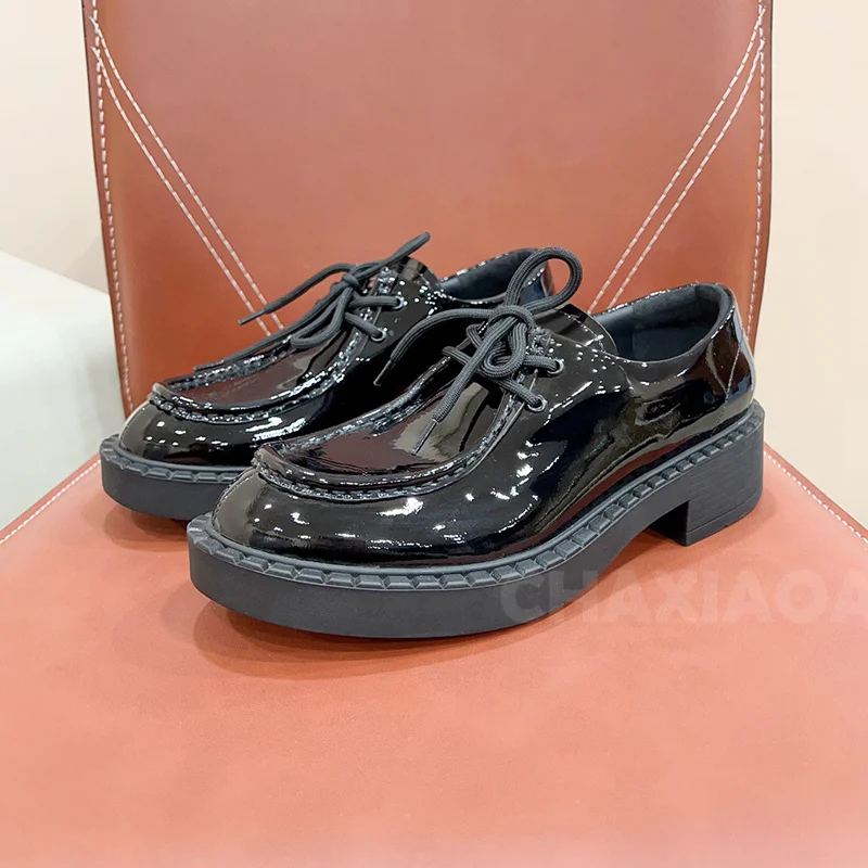 

Spring Autumn New Style Women Flat Shoes Round Toe Cross Strap Design Female Shoes Non Slip Wear Resistant Loafers