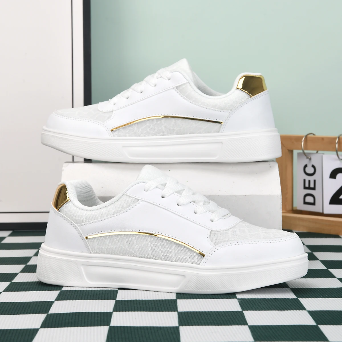 Womens Breathable White Skatebaord Shoes Casual Sports Trainer Outdoor Breathable Sneakers for Women Non Slip Lightweight Shoes