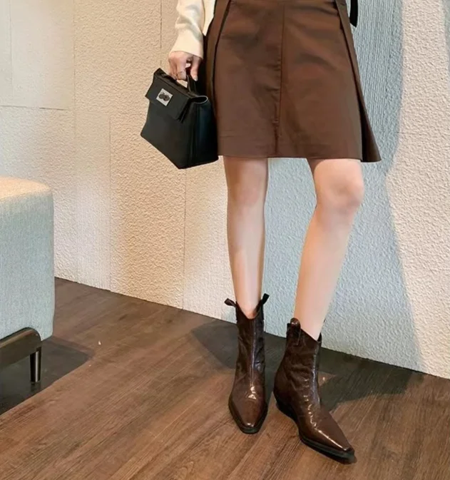 2024 Höst/vinter Ny Casual, spetsig V-ringad Cowboy Tjockklack Martin Kvinnors Korta Ben Långa Tunna Stövlar_voghion.com