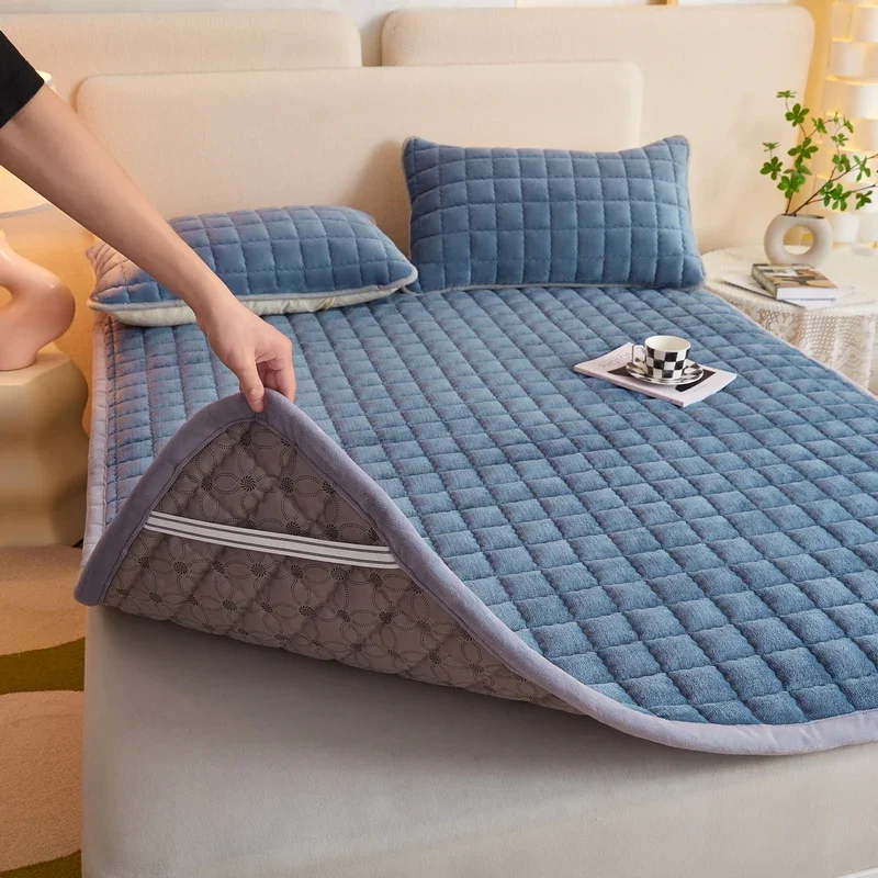 Description Picture 5 of itemQuilted Mattresses Thickened Bedsheet матрас топпер Velvet Mattress Topper Skin-friendly Bed Linen Blue Mattress(No Pillowcase)