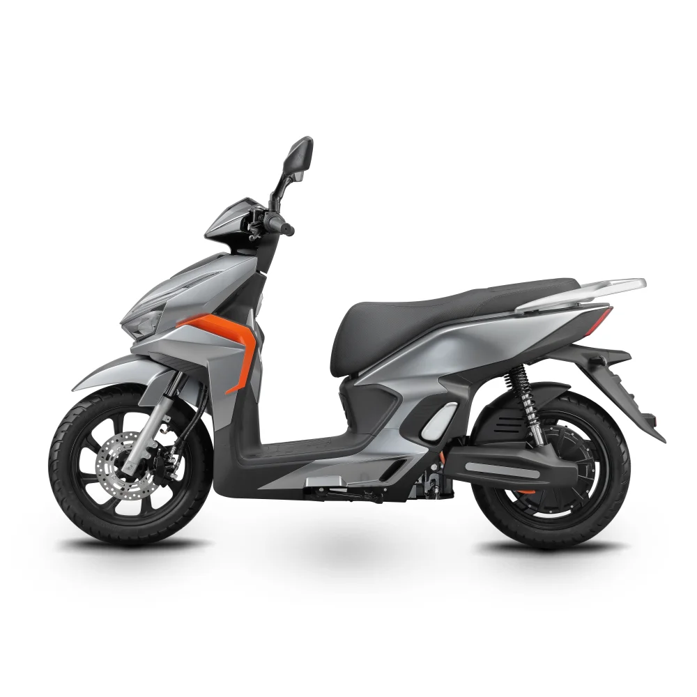 2025 New 1500W Electric Sports Motorcycle Long Range Vintage Motorbike with 72V Voltage and Stylish 4