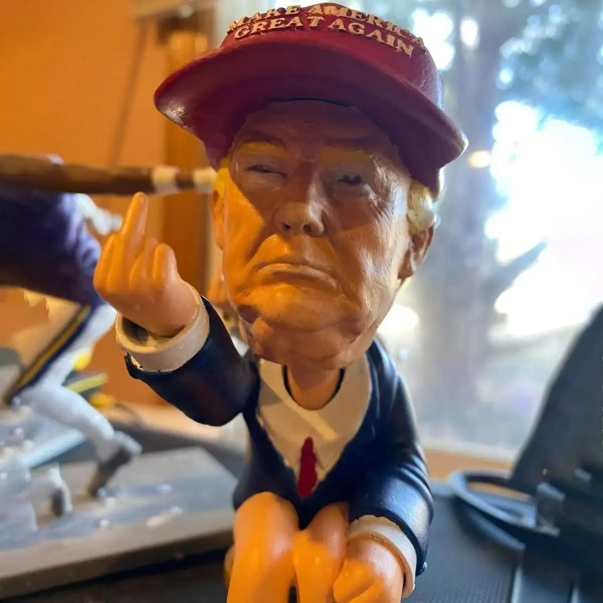 Resin Crafts Creative Trump Toilet Desktop Car Decoration