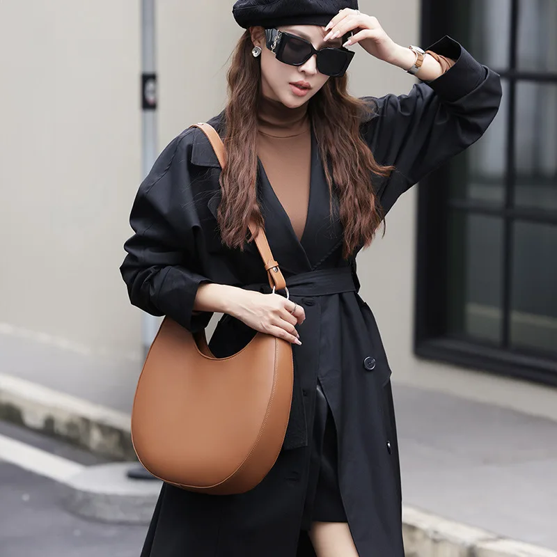 

2024 new niche design crescent shaped semi-circular bag with single shoulder and underarm leather crossbody tote bag