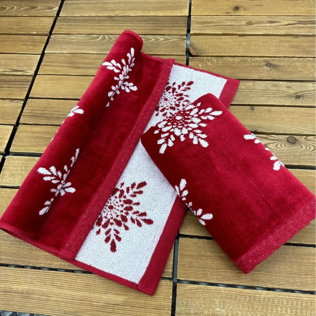 

40x70CM Snowflake Red Christmas Towels Cotton Soft Thickened Highly Absorbent New Year Home Bathroom Face Towel