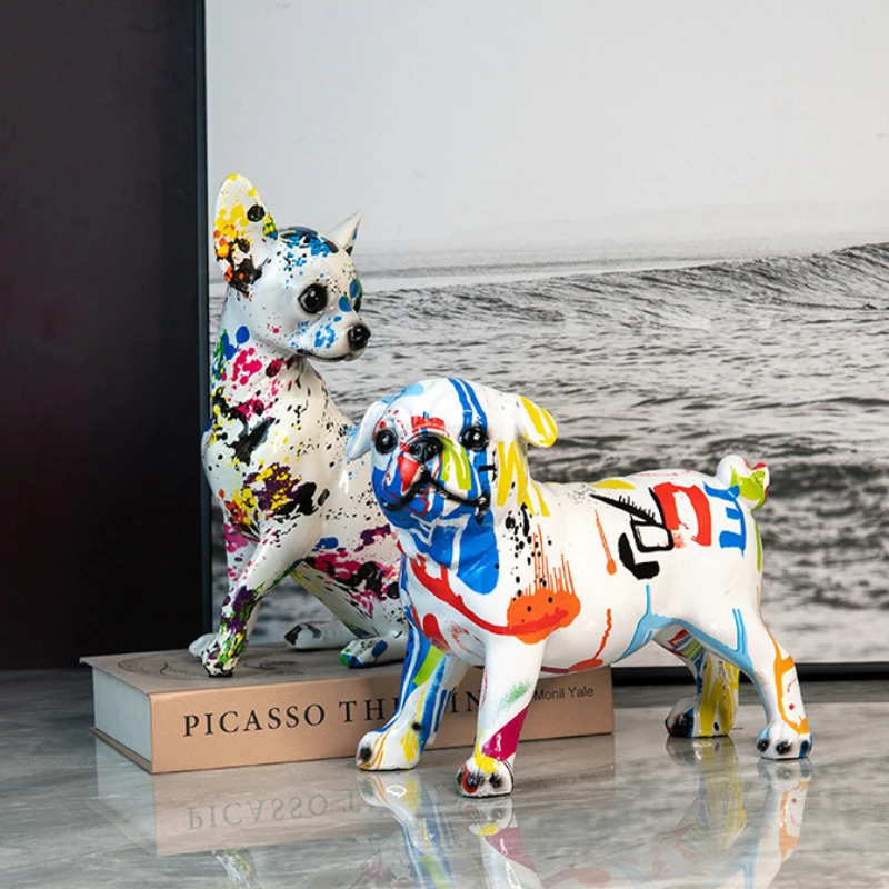 Creative Coloré Graffiti Art Chihuahua Chien Statue de Mode Résine Artisanat Figurine pour Salon Étagère Décor À La Maison Accents - Maison