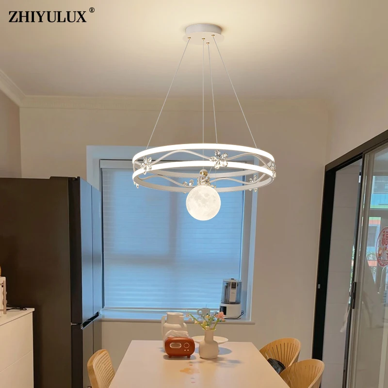 

Подвесная люстра в виде астронавта и Луны с регулировкой яркости, современная лампа для гостиной, столовой, спальни, комнатное освещение для бара