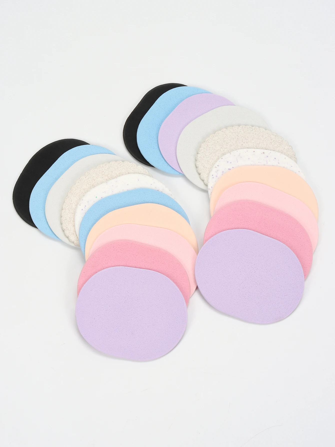 Lingettes nettoyantes visage ultra-minces démaquillantes, format 20 pièces, idéales pour le quotidien.