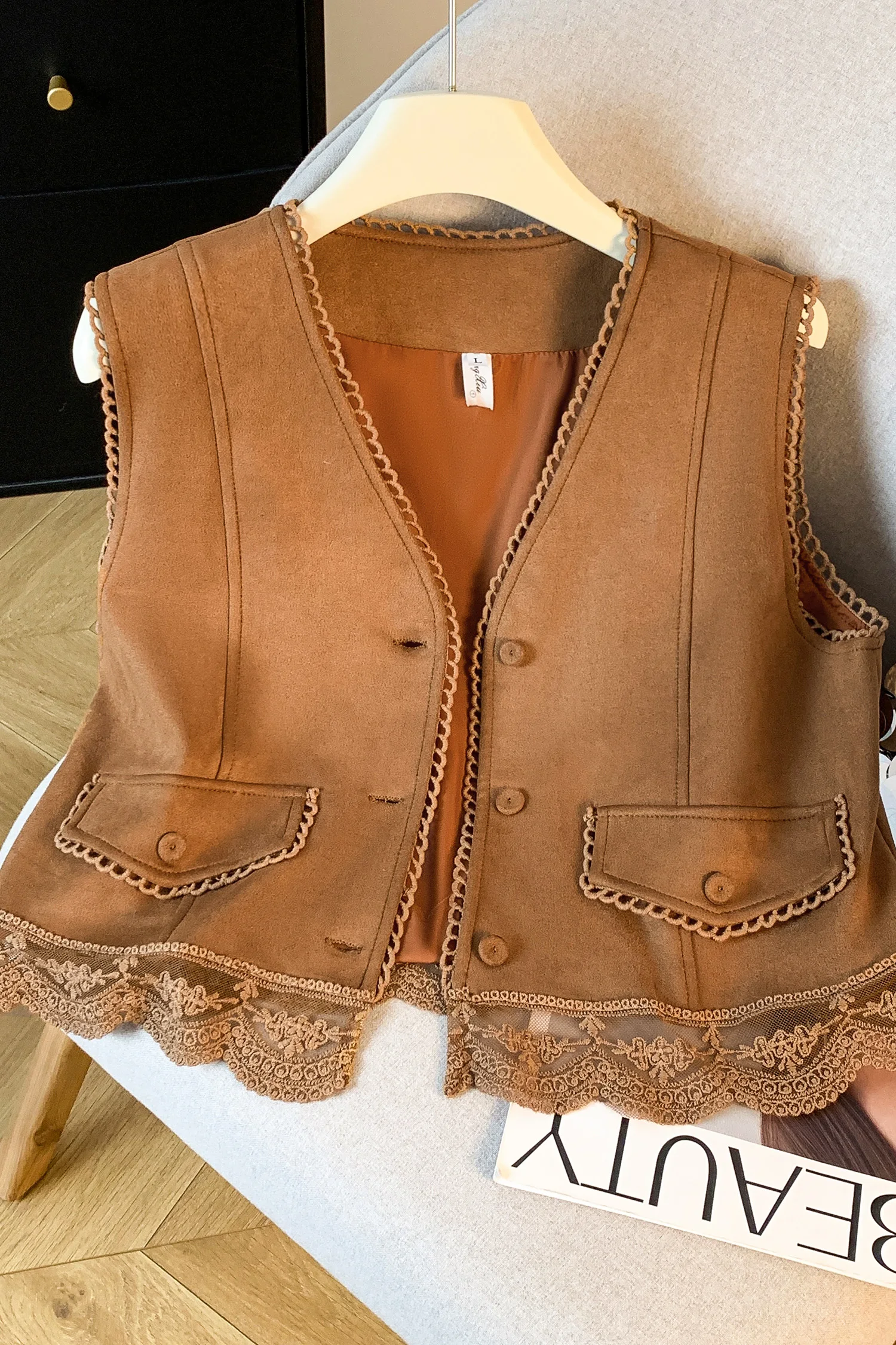 Brown [vintage/slimming/flesh-covering/literary/french]