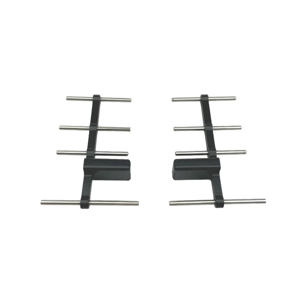 Détail des antennes Yagi avec supports de fixation, conçues pour booster le signal des drones DJI et étendre la portée.