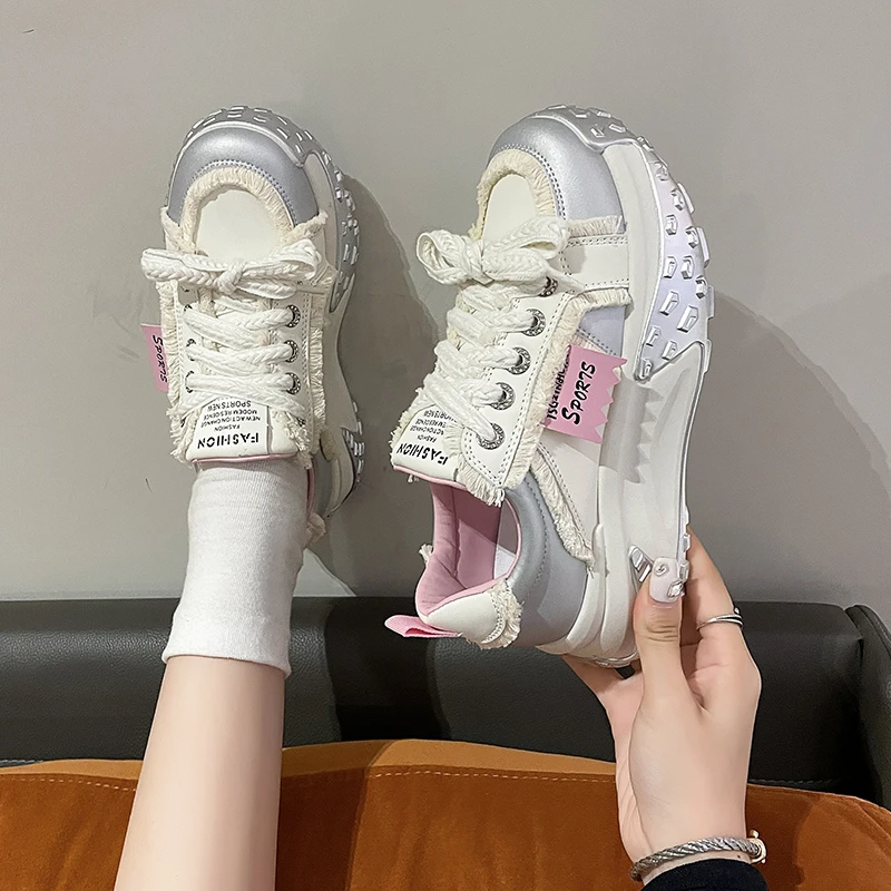 

Женские кроссовки на платформе, дышащая повседневная прогулочная обувь, новинка 2023, женская модная обувь, увеличивающая рост, Вулканизированная подошва