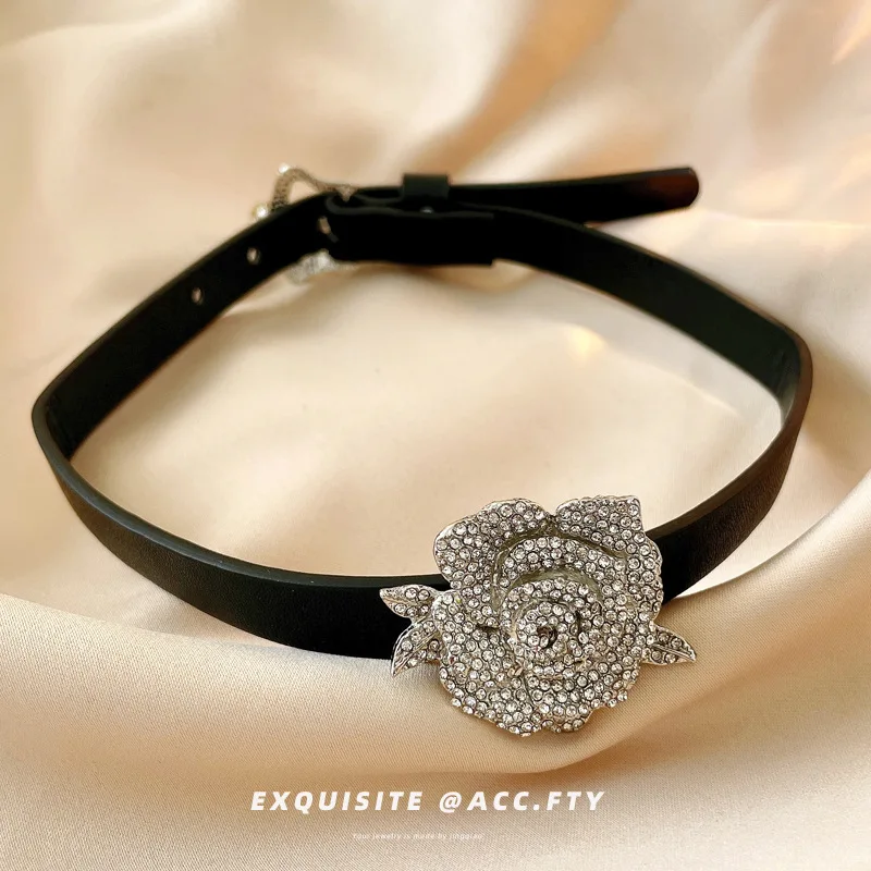 

Sexy Flower Belt Buckle Necklace Light Luxury Necklace Choker Necklace Women