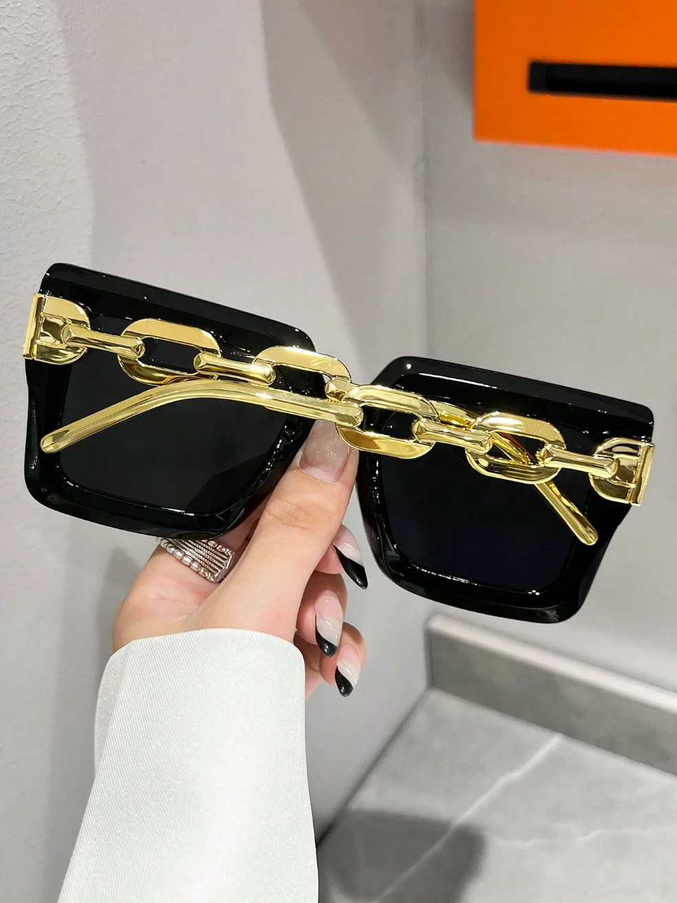 Unisex Square Full-Frame Fashion Sunglasses for Active Lifestyles and Style Events