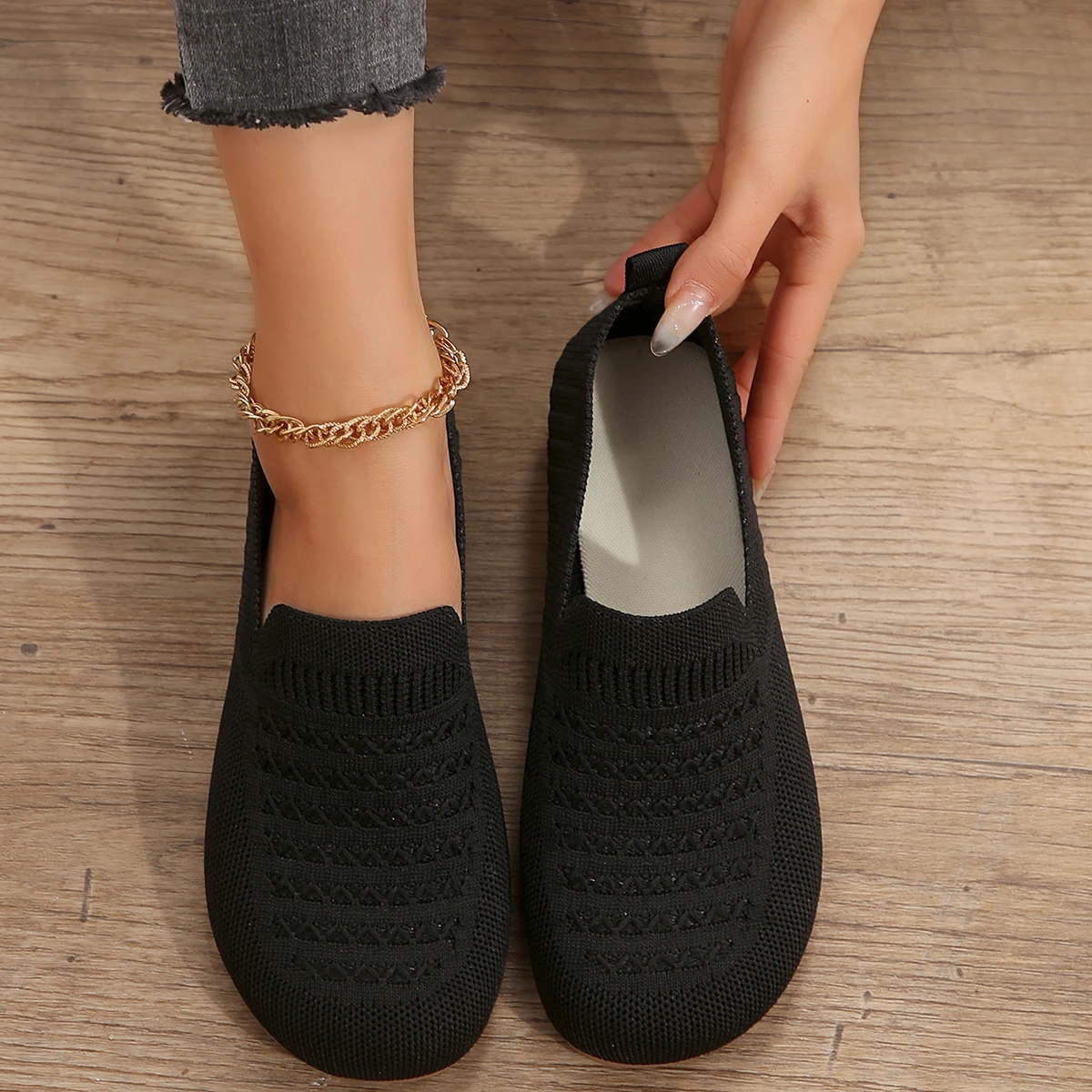 Рисунок 6 - Кроссовки женские сетчатые