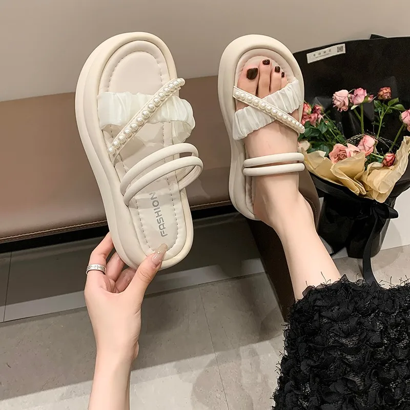 

Новые французские шлепанцы с жемчугом являются универсальными, с юбкой, сандалии и платформой на подошве, женские сандалии