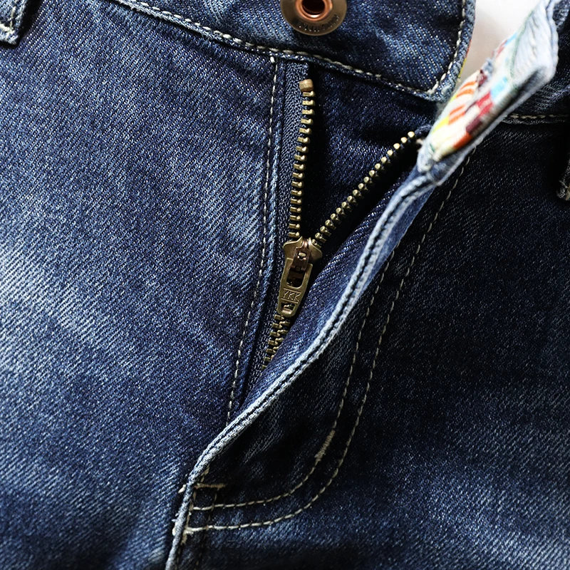 Рисунок 4 - Уличные модные мужские джинсы в