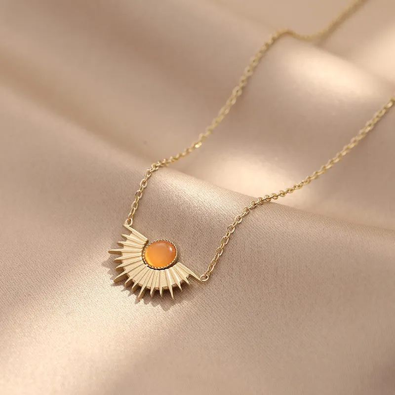

Oval Titanium Steel Sunflower Necklace Stainless Steel Pendant Clavicle Chain Ornament