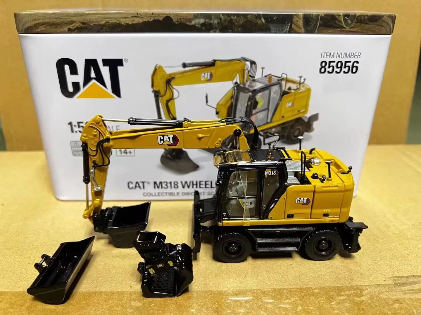 Cat M318 WHeeled Excavator 1/50 Scale Metal MOdel By DieCast Masters DM85956 New in Box