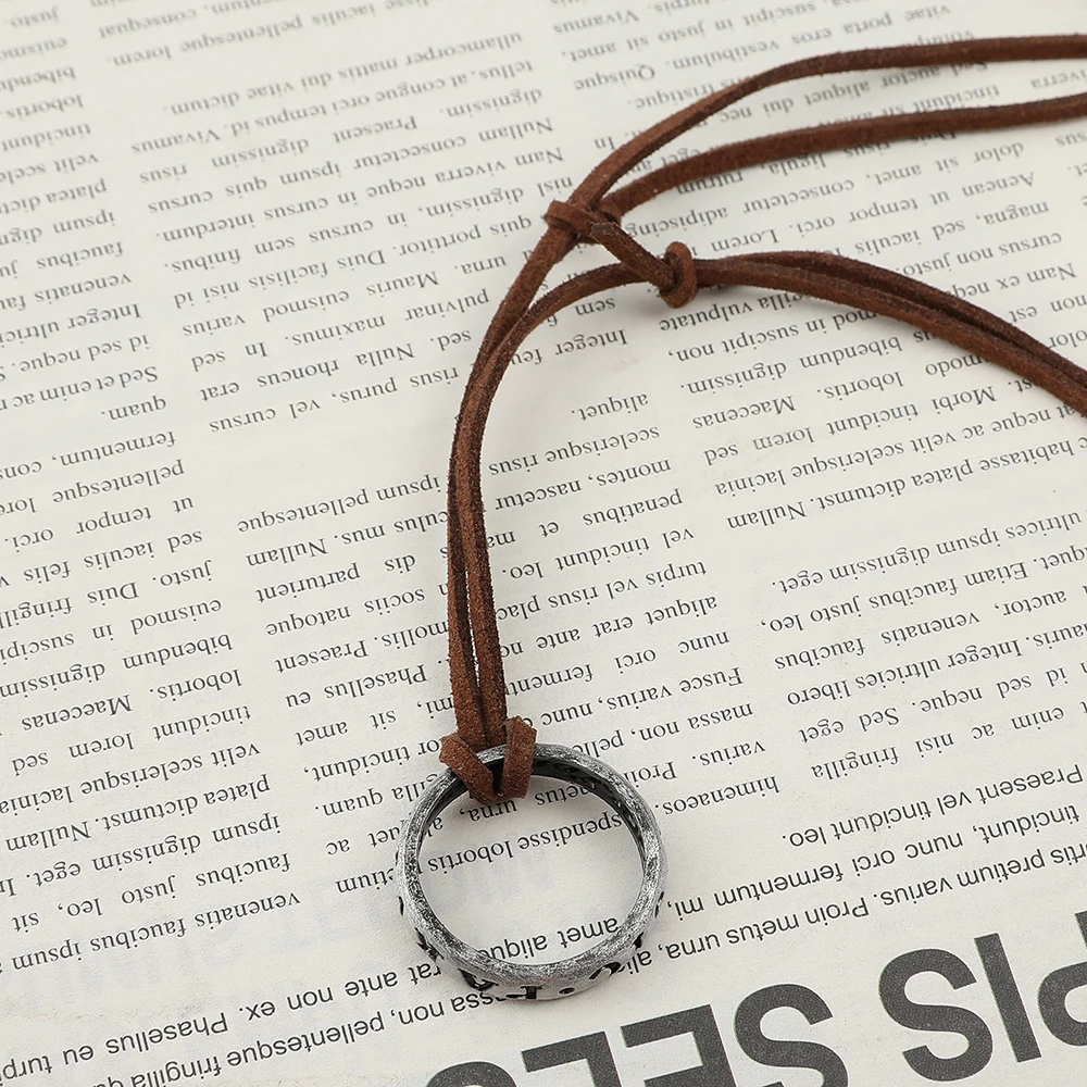 Nathan Drakes ikonische Ring-Halskette symbolisiert den Protagonisten. Cosplay-Ring-Leder-Code-Anhänger-Halskette. – Detail 1