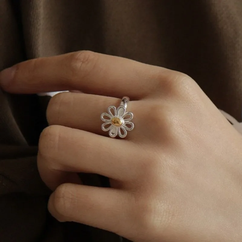 Silver Color Sweet Hollowed Out Daisy Rings for Women Fashion Flower Statement Adjustable Ring Party Jewelry Gifts