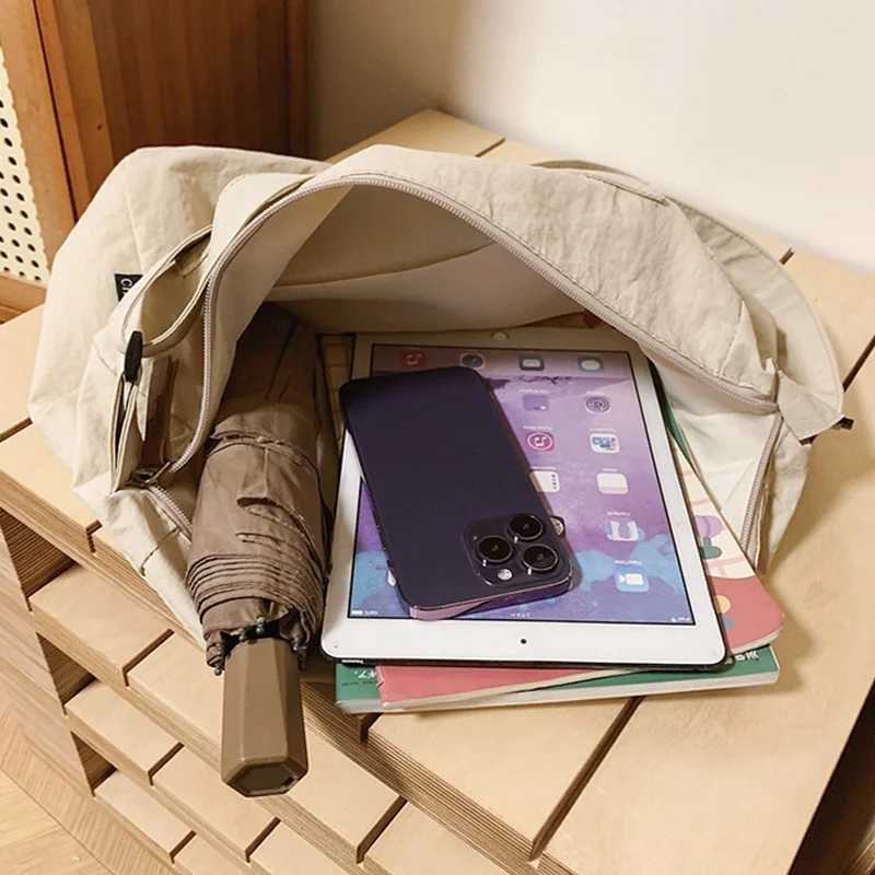 Lightweight Nylon Unisex Crossbody Bags Large Capacity Casual Sports Handbag Waterproof Shoulder Bag