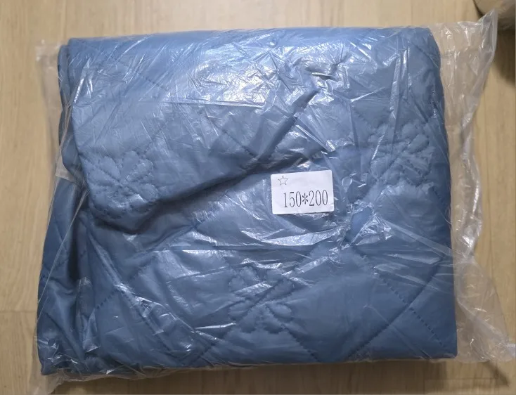 Summer Bed Cooling Blanket Silk Air Conditioner Quilt Is Soft, Breathable, Light, Heat Absorbing, Solid Color Pattern Quilt photo review