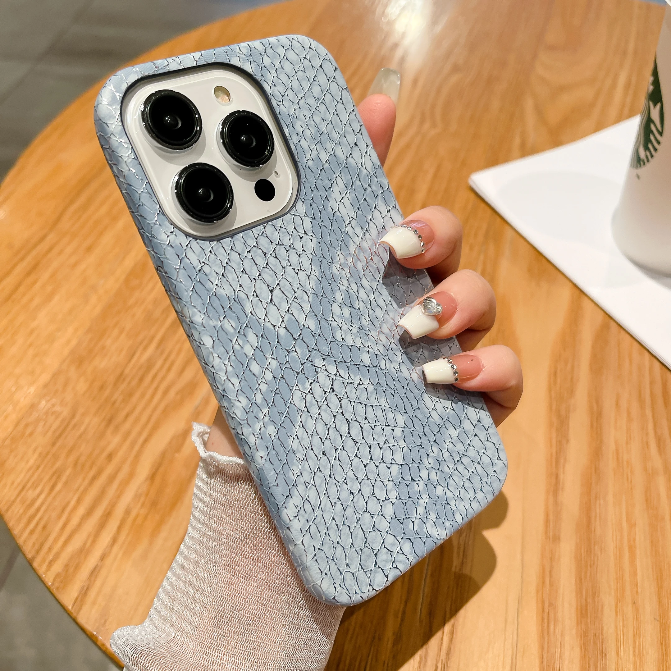 thumbnail image 1 of Funda de teléfono de silicona suave con textura de serpiente elegante y lujosa para iPhone 11 12 13 14 15 16 Pro MAX Plus X XS XR 8 Funda blanca y rosa, 1 of 5