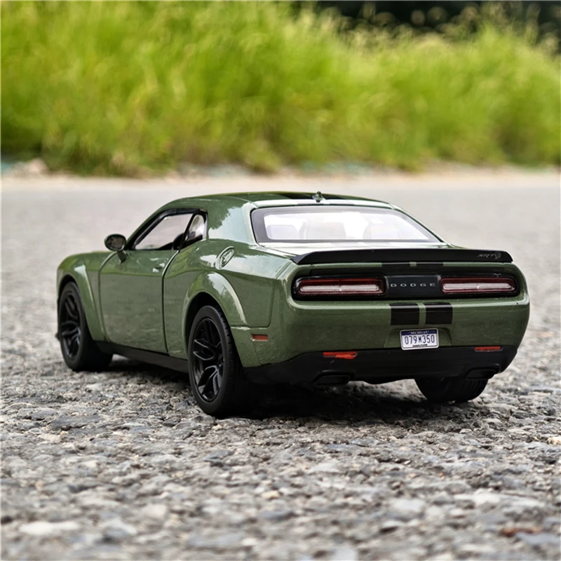 1:24 Dodge Challenger SRT Alloy Sports Car Model Diecasts Metal Toy Vehicles Car Model High Simulation Collection Kids Toy Gift 6