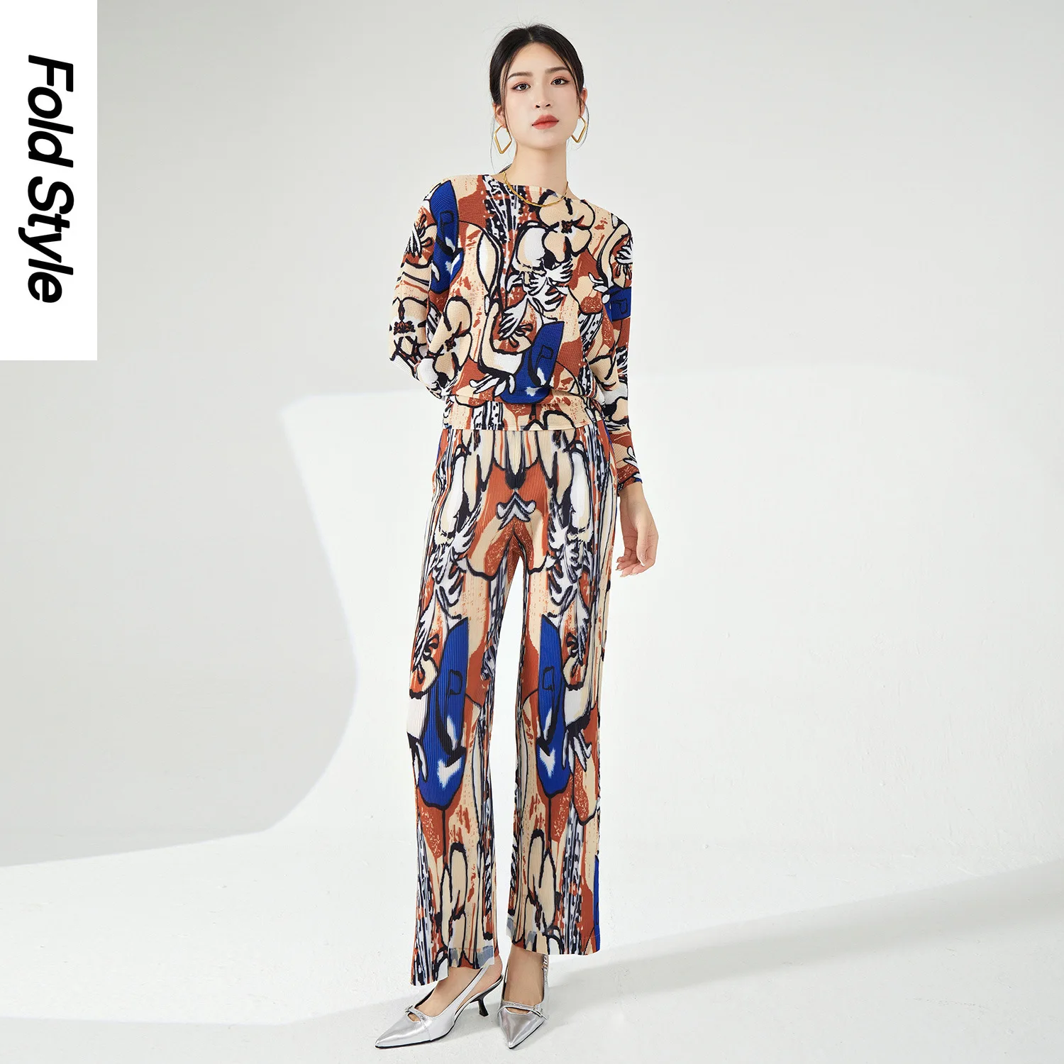 

Women's Fashion Three Mansion Casual Set Printed Bat Sleeves T-shirt Top Elastic Waist Straight Trouser Two Piece Set
