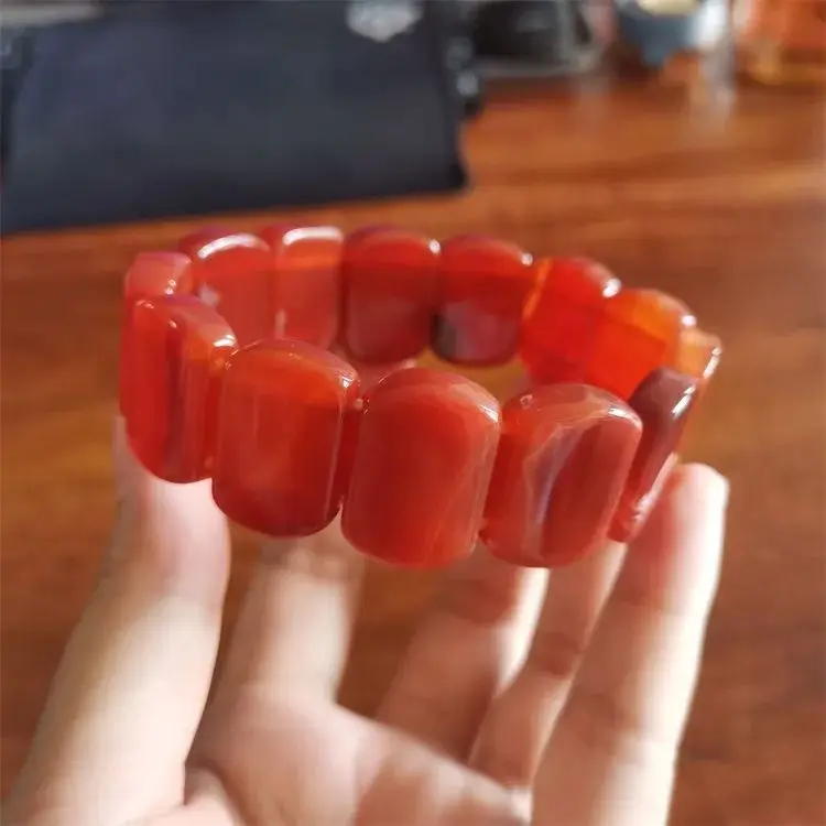

Exquisite Natural Red Agate Bracelets for Men and Women, Comfortable and Versatile Bracelets for This Year.