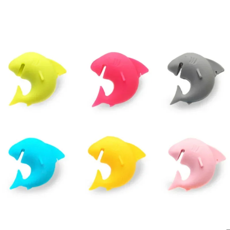 Silicone Red Wine Glass Marker 6Pcs Creative Shark Sticker Sucker Mark Glass Identification Cup Identify Label Tag for Party Bar wine glass accessories