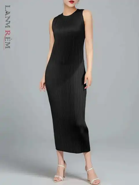 LANMREM Women's Temperament Pleated Dress Sleeveless Round Neck Solid Color Slim Fit Base Dresses Fashion 2025 Summer New 2DE741