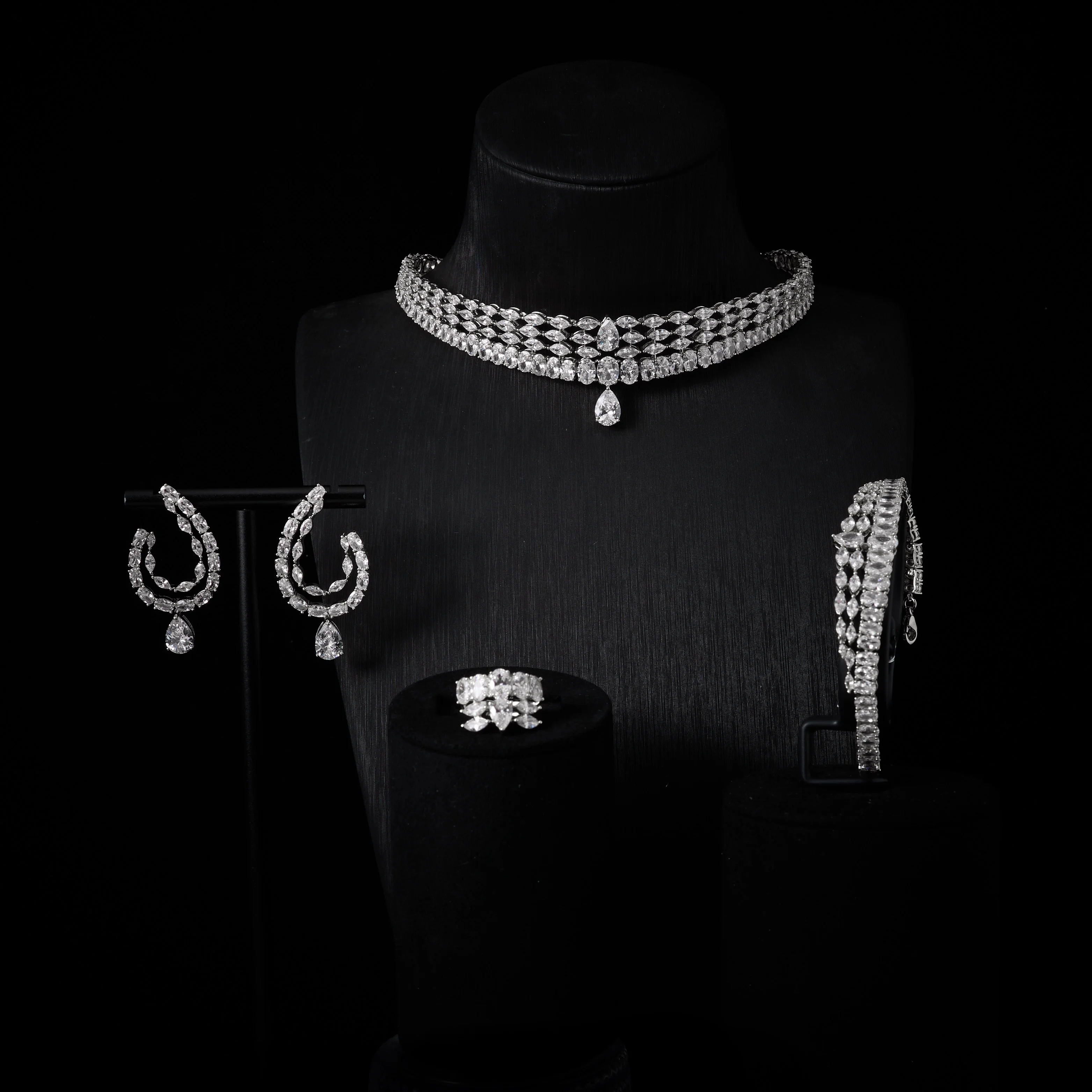 IN JEWELIFE الفاخرة المختنق الرقبة القلائد هدية مج...