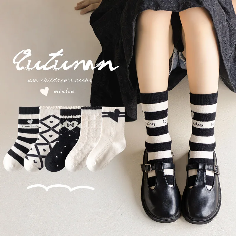 

Autumn/Winter New Cotton Socks Cute Black and White Love Mid length Women's Socks Mid size Children's Cotton Socks