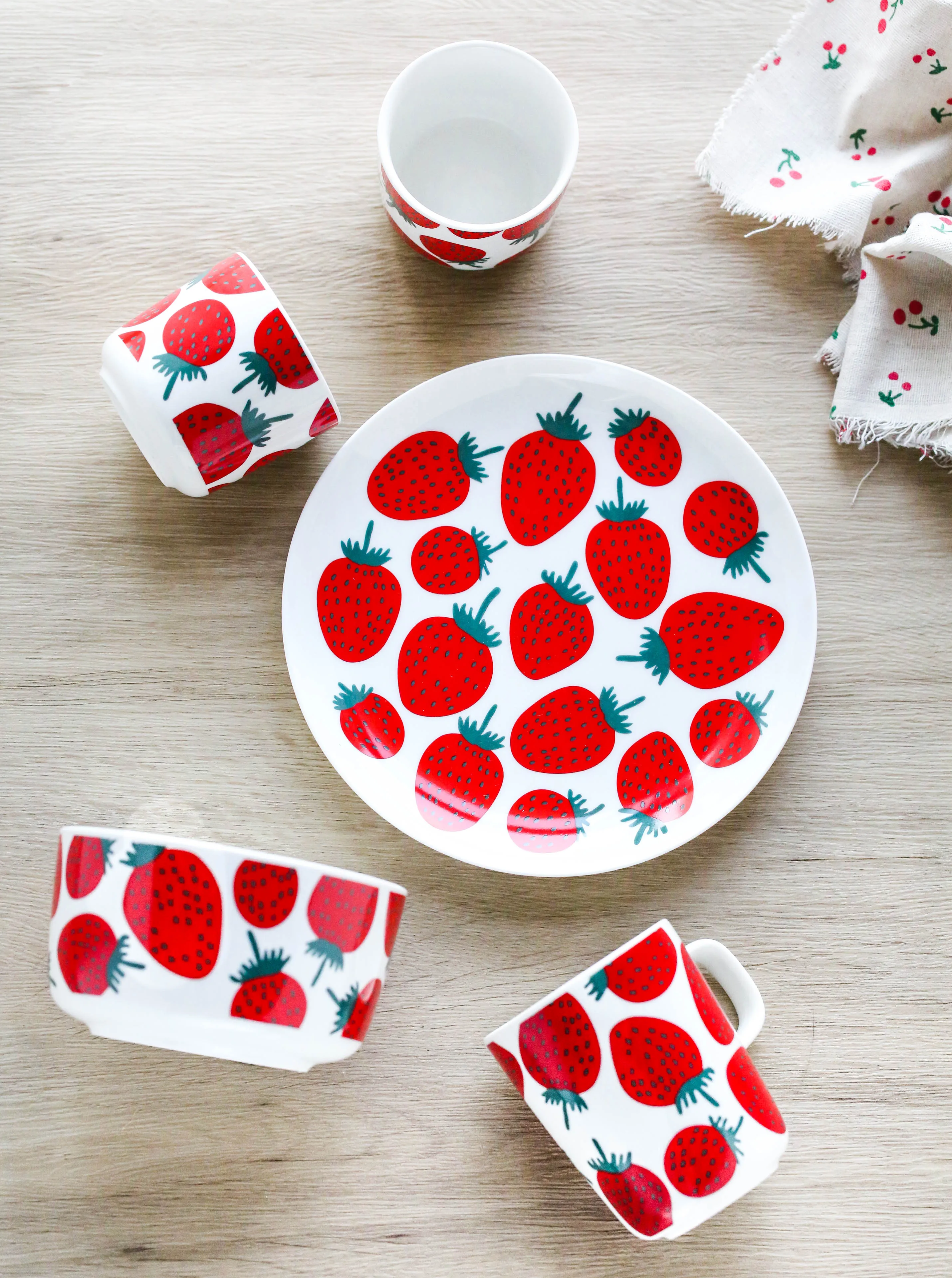 Nordic fresh strawberry series bone china tableware, breakfast plate, bowl, mug, hand cup, water cup